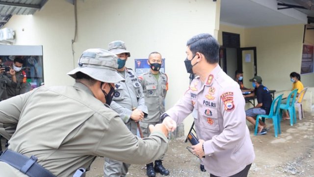 Kapolda Sulsel Cek Vaksinasi Covid-19 di Klinik Brimob