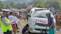 Ambulance Terbalik saat Membawa Jenazah di Luwu, Sopir Terluka