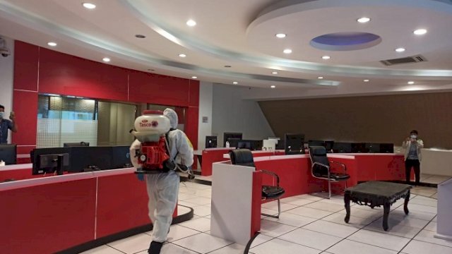 Lockdown, Kantor Balaikota Disemprot Disinfektan
