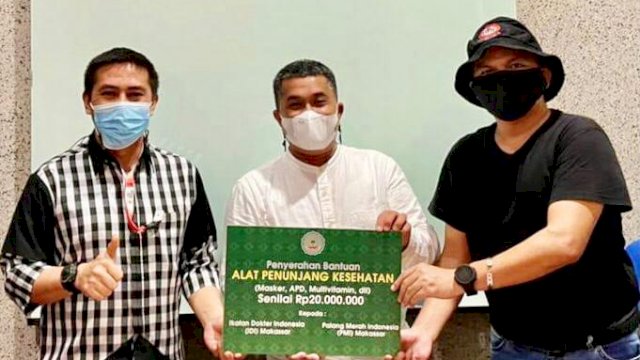 Covid-19 Meninggi, BMPD Sulsel Serahkan Bantuan ke PMI dan IDI