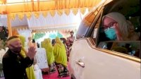 PPKM Level 3, Pegawai Kominfo Lutra Gelar Pernikahaan Konsep &lsquo;Drive Thru&rsquo;