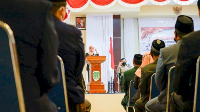 Bupati Luwu Utara, Indah Putri Indriani saat memberikan arahan pada pelantikan dan pengambilan sumpah pejabat administrator dan pengawas.