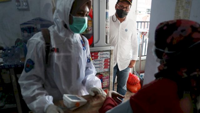 Walikota Makassar, Moh. Ramdhan &lsquo;Danny&rsquo; Pomanto turun langsung memantau tim detektor, pada Sabtu (10/7/21).