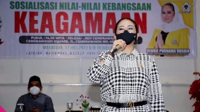 Anggota DPRD Sulawesi Selatan, Debbie Purnama Rusdin, melakukan sosialisasi nilai-nilai kebangsaan tentang keagamaan, di Red Cendrawasih Hotel, Cendrawasih Square, Jalan Cendrawasih No 452 Makassar, Senin (19/7/2021).