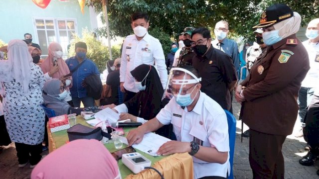 Adnan Target Sehari 1000 Warga Divaksin Setiap Kecamatan
