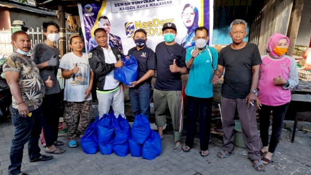 NasDem Peduli Bantu Korban Kebakaran di Langgau Makassar