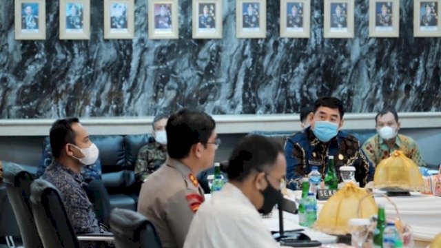 Sekprov Sulsel Abdul Hayat Rakor dengan Forkopimda Bahas PC-PEN dan Bansos