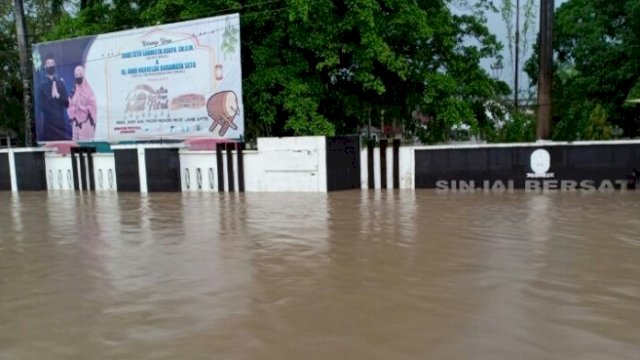 Cukup Parah, Banjir di Sinjai Rendam Rumah Warga hingga Kantor Pemerintahan