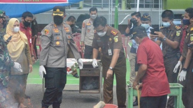 Kejaksaan Musnahkan Barang Bukti Tipidum