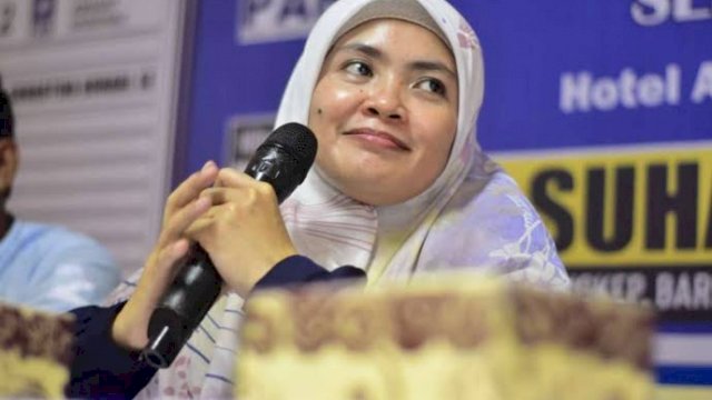 Ketua DPD II Partai Golkar Maros, Suhartina Bohari.
