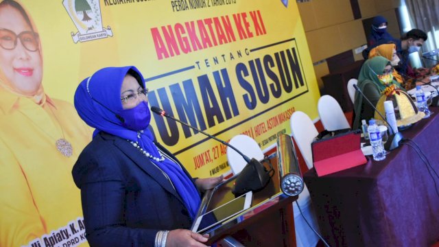 Anggota DPRD Makassar, Apiaty Amin Syam sosialisasikan Perda Rumah Susun, di Hotel Aston, Jumat (27/8/2021).