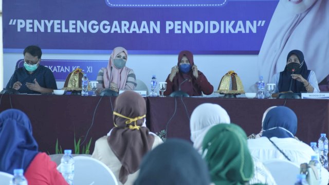 Anggota DPRD Makassar, Fatma Wahyuddin sosialisasikan Perda Penyepenggaraan Pendidikan, di Hotel Aston, Sabtu (28/8/2021).