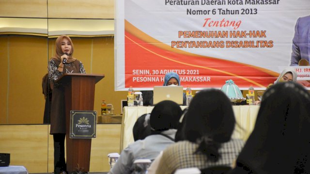 Anggota DPRD Makassar, Irmawati Sila sosialisasikan Perda Pemenuhan Hak-hak Penyandang Disabilitas di Hotel Pessona, Senin (30/8/2021).