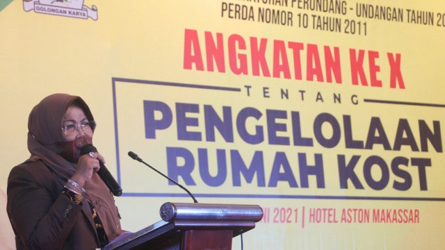 Anggota DPRD Makassar, Apiaty Amin Syam sosialisasikan perda Pengelolaan Rumah Kost, di Hotel Aston, Sabtu (26/6/2021).
