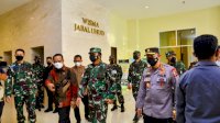 Tinjau Isolasi Pasien Covid di Asrama Haji Sudiang, Panglima TNI: Kemana-mana Kita Harus Pakai Masker