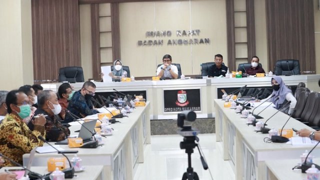 Wakil Ketua DPRD Makassar Adi Rasyid Ali saat memimpin rapat Pansus RPJMD Kota Makassar, didampingi Wakil Ketua Pansus RPJMD Abd Wahab Tahir, dan Sekretaris Pansus Kasrudi.