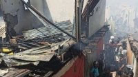 Kebakaran Hanguskan Sejumlah Rumah di Jalan Muh Tahir Makassar