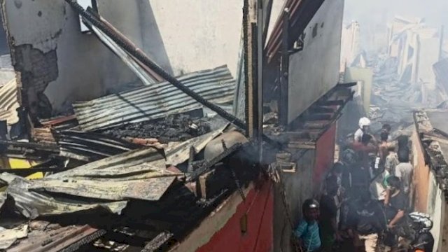 Musibah kebakaran terjadi di pemukiman padat penduduk di Jalan Muh Tahir, Kecamatan Tamalate, Kota Makassar, Rabu pagi (11/8/2021). (int)