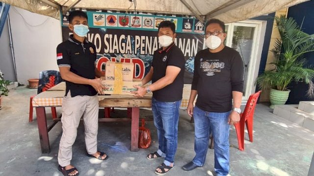 Dukung Makassar Recover, Perumda Parkir Makassar Serahkan Bantuan Hand Sanitizer