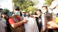 Serahkan Bantuan untuk Korban Kebakaran di Jalan Muh Tahir, Plt Gubernur: Sabar ki Semua