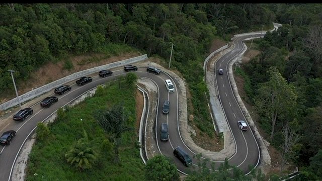Diresmikan Plt Gubernur, Warga Bersyukur Jalan Poros Barru-Soppeng Sudah Mulus