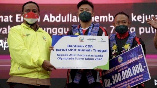 Lifter Peraih Perunggu Olimpiade Tokyo Dapat Bonus Rumah dan Uang Rp300 Juta dari Pemprov Sulsel