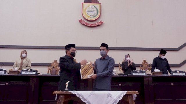 Walikota dan DPRD Makassar Tandatangani Nota Kesepakatan Rancangan KUA-PPAS Perubahan 2021