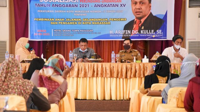 Ketua Komisi C DPRD Makassar, Arifin Dg Kulle sosialisasikan Perda Pembinaan Anjal dan Gepeng, di Hotel Grand Town, Senin (20/9/2021).