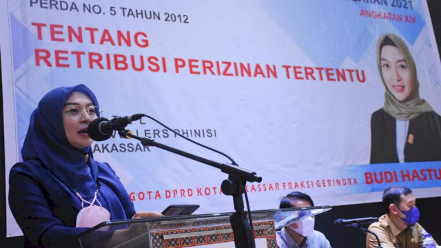 Anggota DPRD Makassar, Budi Hastuti sosialisasikan Perda Retribusi Perizinan Tertentu, di Hotel Travelers, Selasa (21/9/2021).