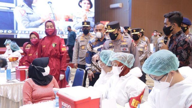 Tinjau Vaksinasi Massal BEM SI, Kapolri: Ayo Pakai Masker, Ayo Segera Vaksin