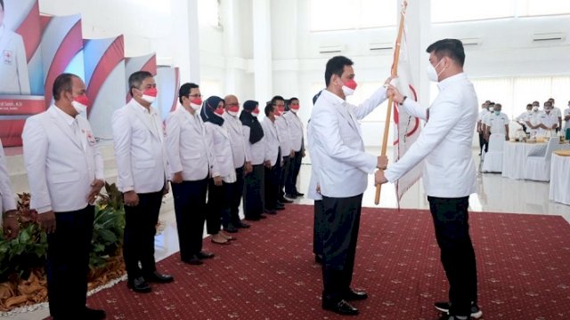 Lantik Ketua PMI Maros dan Barru, Adnan Berharap Bantu Percepatan Vaksinasi Covid-19