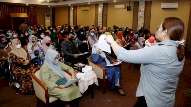 Sosialisasi Perda Kepemudaan, Debbie Rusdin Motivasi Pemuda Kembangkan Dunia Usaha