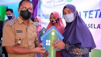 Diserahkan Walikota, Korban Kebakaran di Tallo Dapat Rumah Tetap