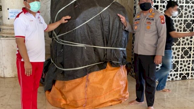 Mimbar Masjid Raya Makassar dibakar orang tak dikenal. (int)