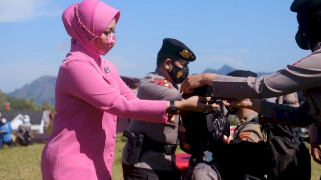Kapolda Sulsel Pimpin Upacara Pembaretan, Berpesan Bintara Remaja Hindari Kesalahan