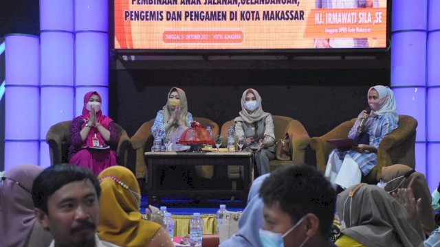 Anggota DPRD Makassar, Irmawati Sila sosialisasikan Perda Pembinaan Anak Jalanan, Gelandangan Pengemis dan Pengamen, di Hotel Almadera, Kamis (21/10).