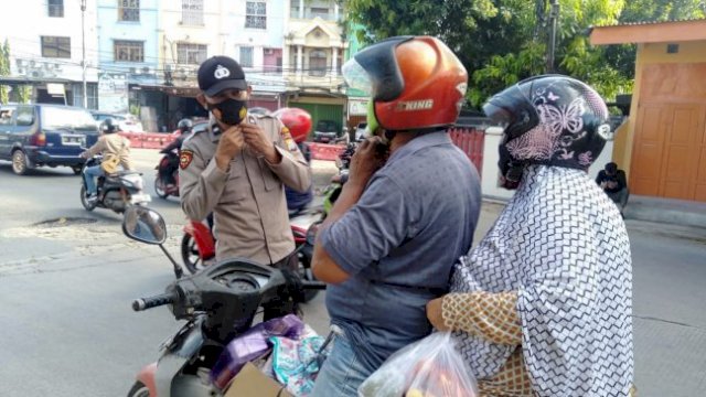 Polres Gowa Sosialisasi Pentingnya Prokes Covid-19 ke Pengguna Jalan