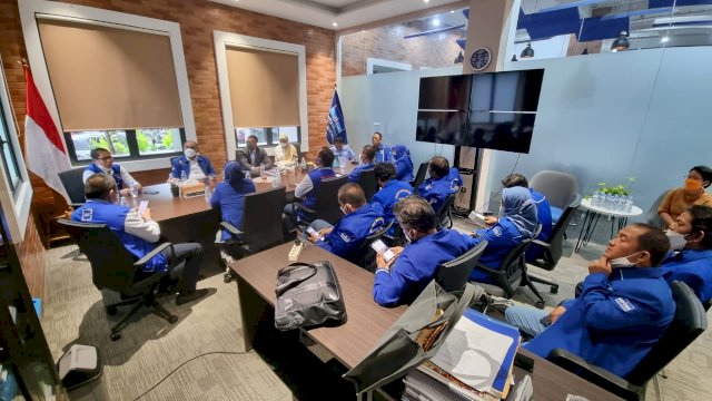 Sebanyak 16 DPC Demokrat tingkat kabupaten/kota yang mendukung Ilham Arief Sirajuddin (IAS) memimpin Demokrat Sulsel menemui DPP Demokrat hari ini, Kamis (28/10/2021).