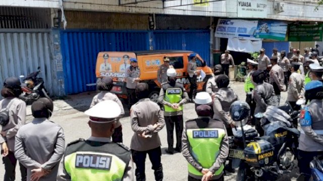 Petugas dari Polres Gowa menggelar apel pasukan sebelum melakukan pengamanan aksi unjuk. (int)