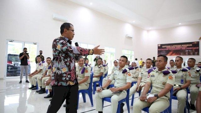 Walikota Makassar, Moh Ramdhan Danny Pomanto saat membawakan materi pada Kursus Kader Kepemimpinan (Suskapin) XXXVII Menwa Indonesia di Makassar, Sabtu (20/11/2021).