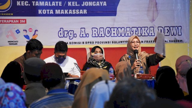 Ketua Komisi B DPRD Sulsel, Andi Rachmatika Dewi sosialisasikan Penyebarluasan Perda Perlindungan Sumber Daya Perikanan, di Kelurahan Jongaya, Minggu (7/11/2021).