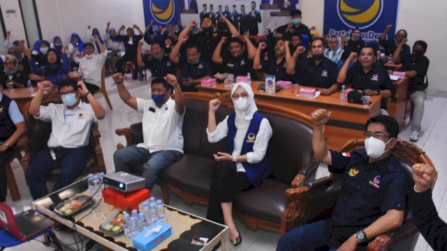 Ketua NasDem Makassar, Andi Rachmatika Dewi bersama pengurus menghadiri Hut ke-10 Partai NasDem secara virtual, Kamis (11/11/2021).