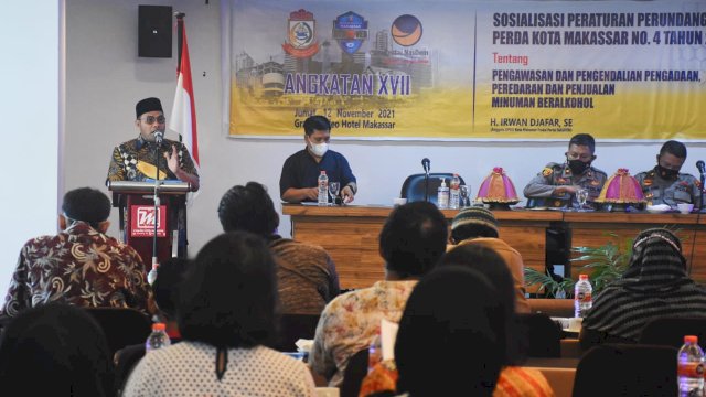 Anggota DPRD Makassar, Irwan Djafar sosialisasikan Perda Pengawasan, Pengendalian, Pengadaan, Peredaran dan Penjualan Minuman Beralkohol, di Hotel Grand Maleo, Jumat (12/11/2021).