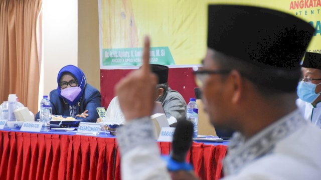 Anggota DPRD Makassar, Apiaty Amin Syam sosialisasikan perda Pendidikan Baca Tulis Alquran di Hotel Aerotel Smile, Senin (22/11/2021).