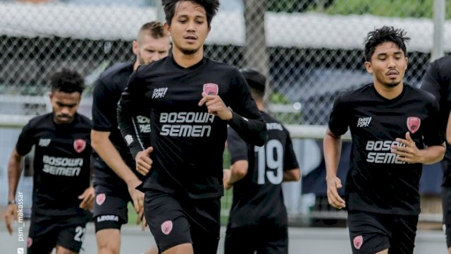 Para pemain PSM saat latihan. Tim Juku Eja akan mengikuti ajang Piala AFC 2022 bersama Bali United. (twitter/@PSM_Makassar)