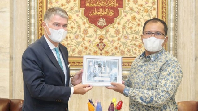 Walikota Makassar Moh Ramdhan "Danny" Pomanto dan Duta Besar Kroasia untuk Asean Nebojsa Koharovic, di kediaman pribadi walikota, Jalan Amirullah, Rabu (10/11/2021).