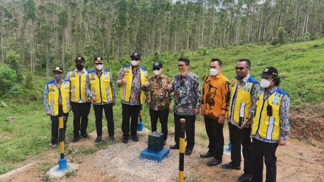 Staf Khusus Wapres bidang infrastruktur dan investasi, Dr. Sukriansyah S Latief saat mengunjungi Penajam Paser Utara, Kalimantan Timur (Kaltim), Rabu (3/11/2021).