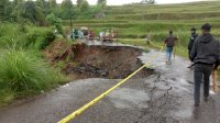 Jalan Batas Gowa-Tondong di Sinjai Tidak Dapat Dilalui Akibat Longsor