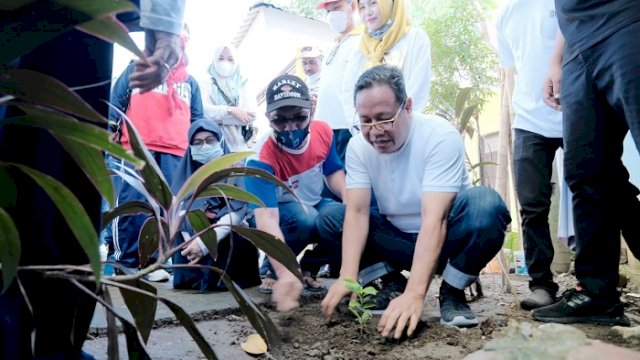 HUT Kota Makassar, Sekretariat DPRD Tanam Pohon di Bonto Makkio