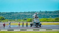 Kunjungi Korban Gempa, Andi Sudirman Terbang ke Selayar Gunakan Heli TNI AU